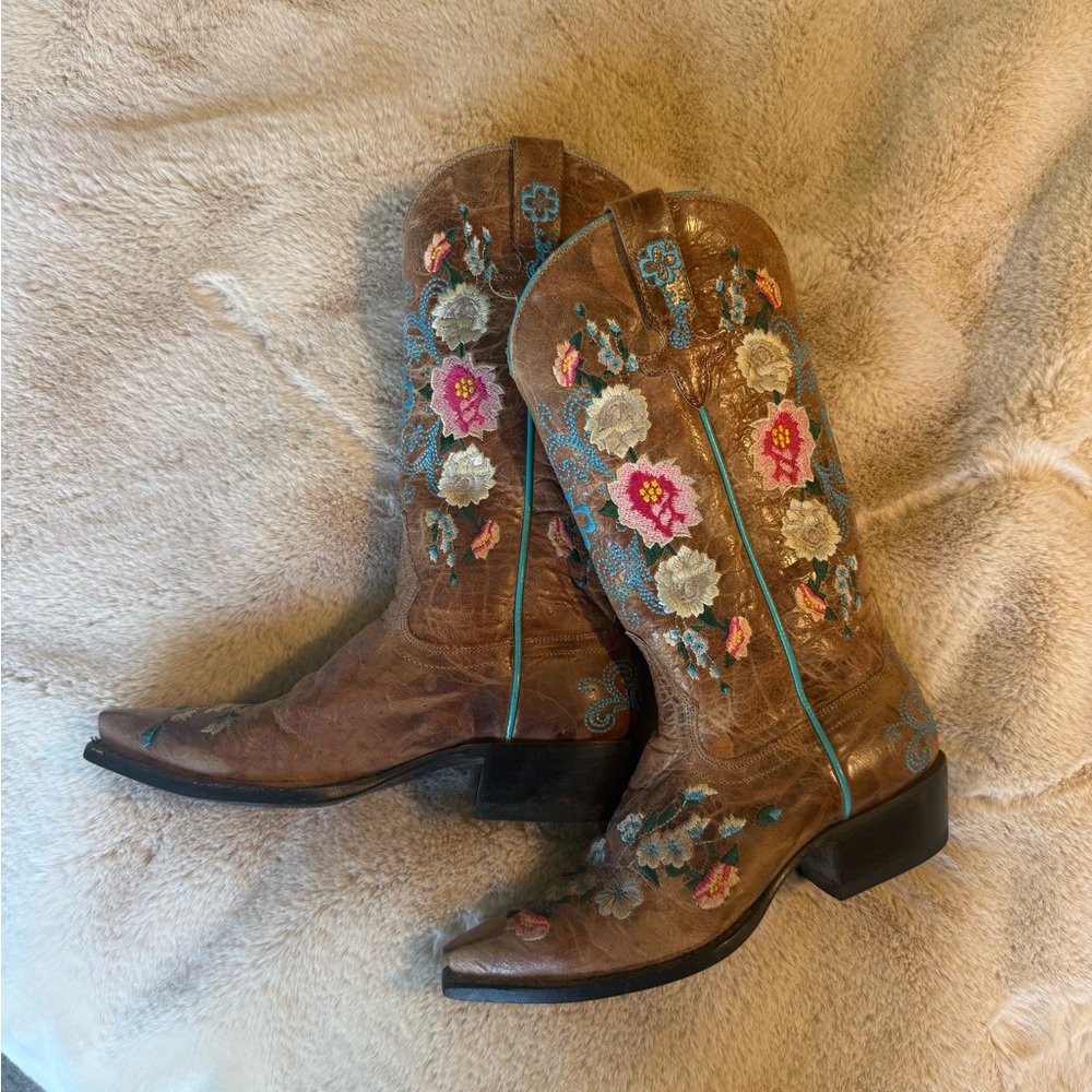 WOMEN'S Cowboy boots- SNIP TOE SZ 6 - Picture 1 of 6